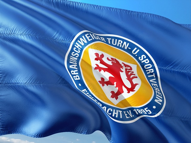 对一个怀揣 对一个怀揣